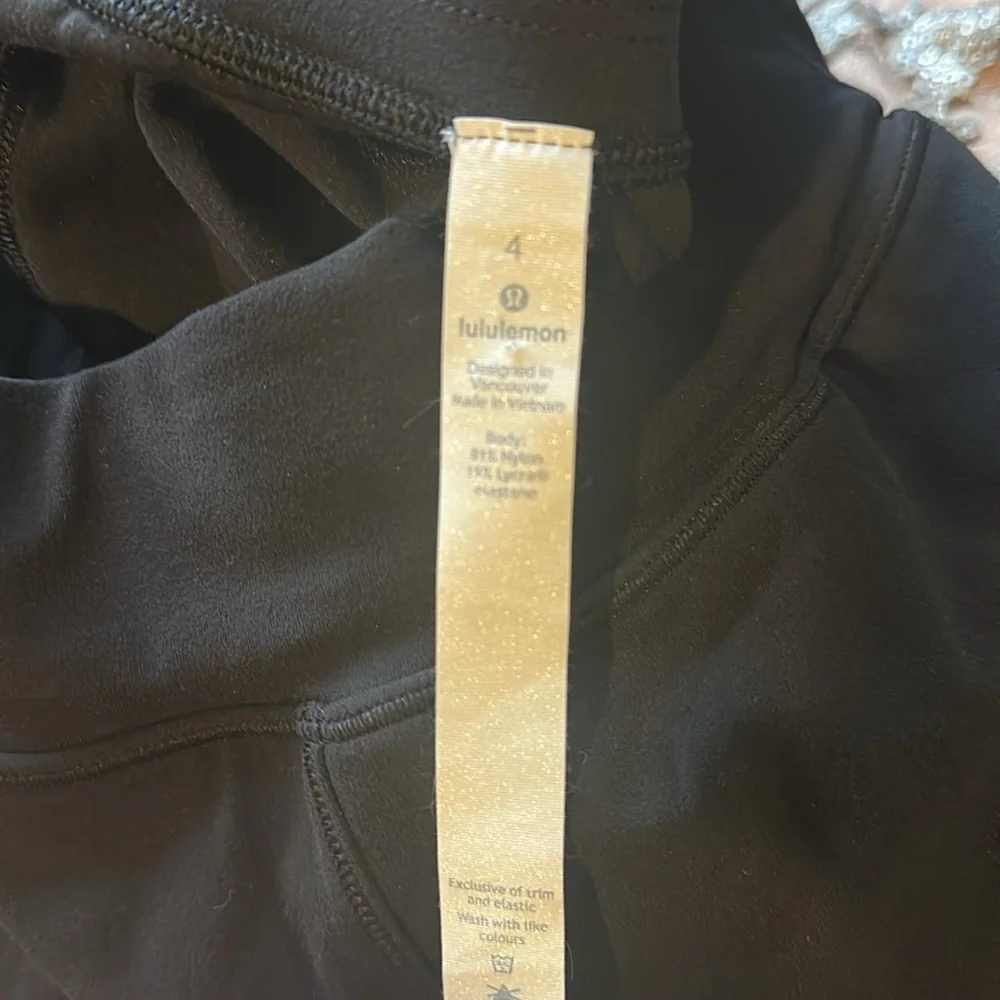 Lululemon Rejuvenate Crop Black Women's‎ 4